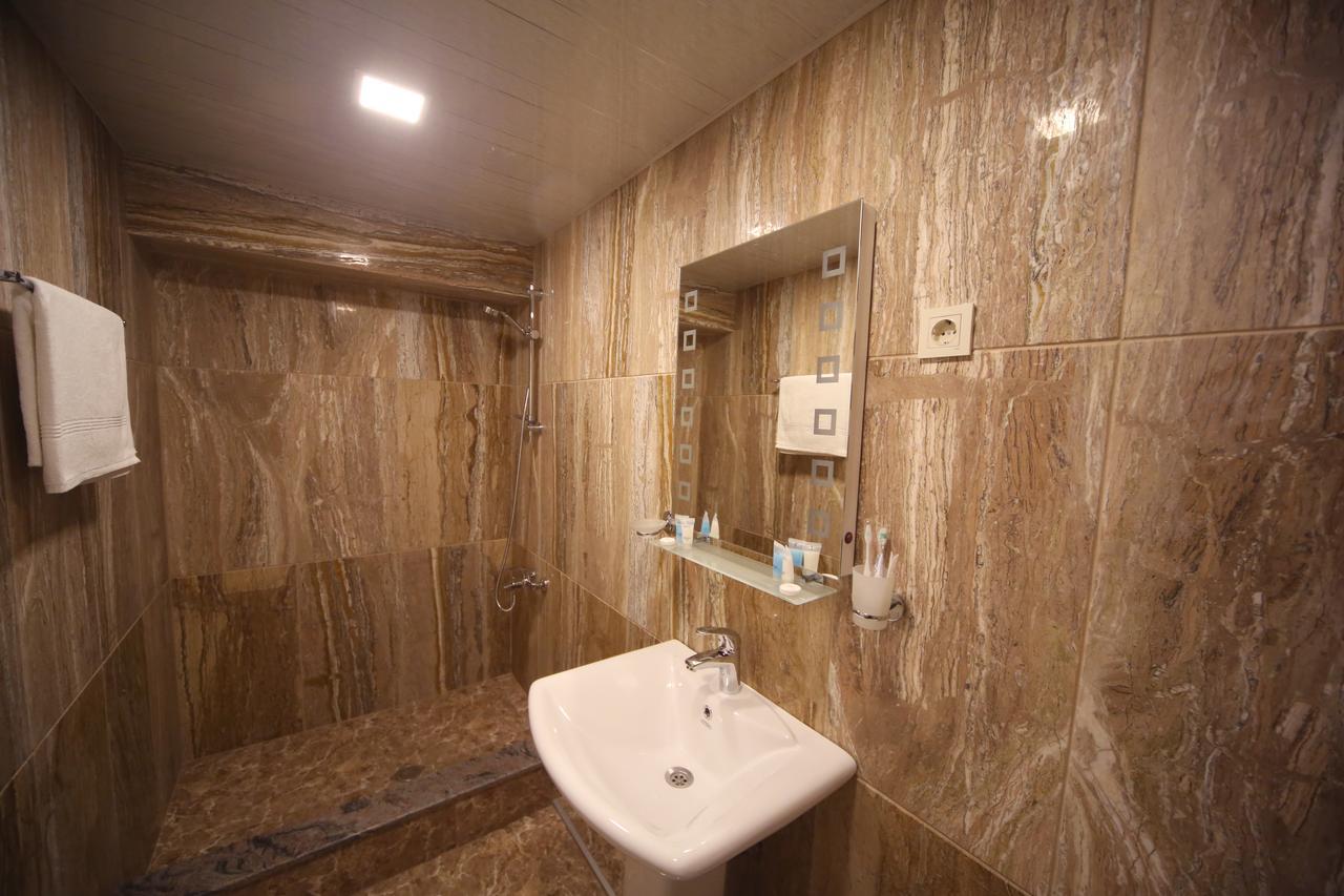 Hotel Taia Kutaisi Esterno foto