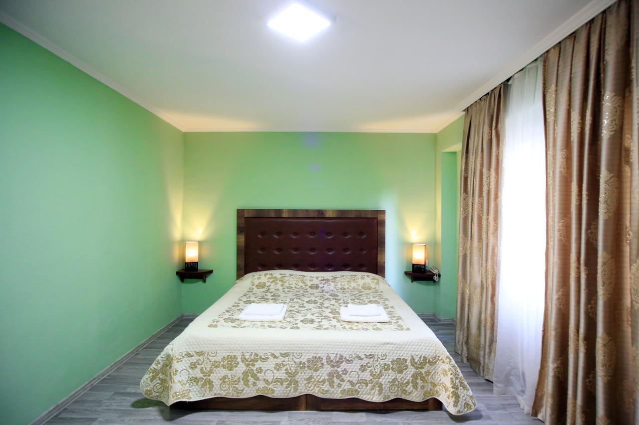 Hotel Taia Kutaisi Esterno foto