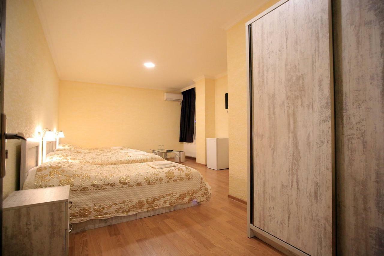 Hotel Taia Kutaisi Esterno foto